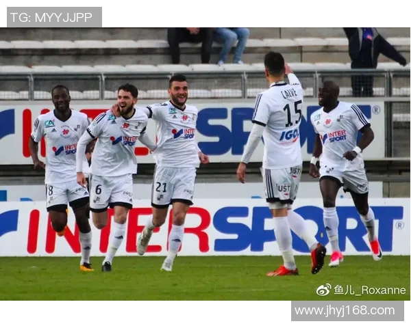 法甲激战亚眠主场迎战马赛双方争夺关键三分的精彩对决